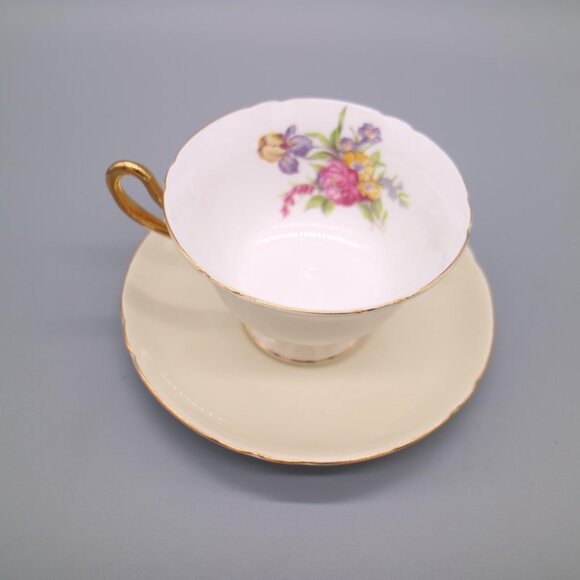 Shelley Bone China England Eggshell White with Flowers Floral Cup and Saucer - Picture 6 of 6